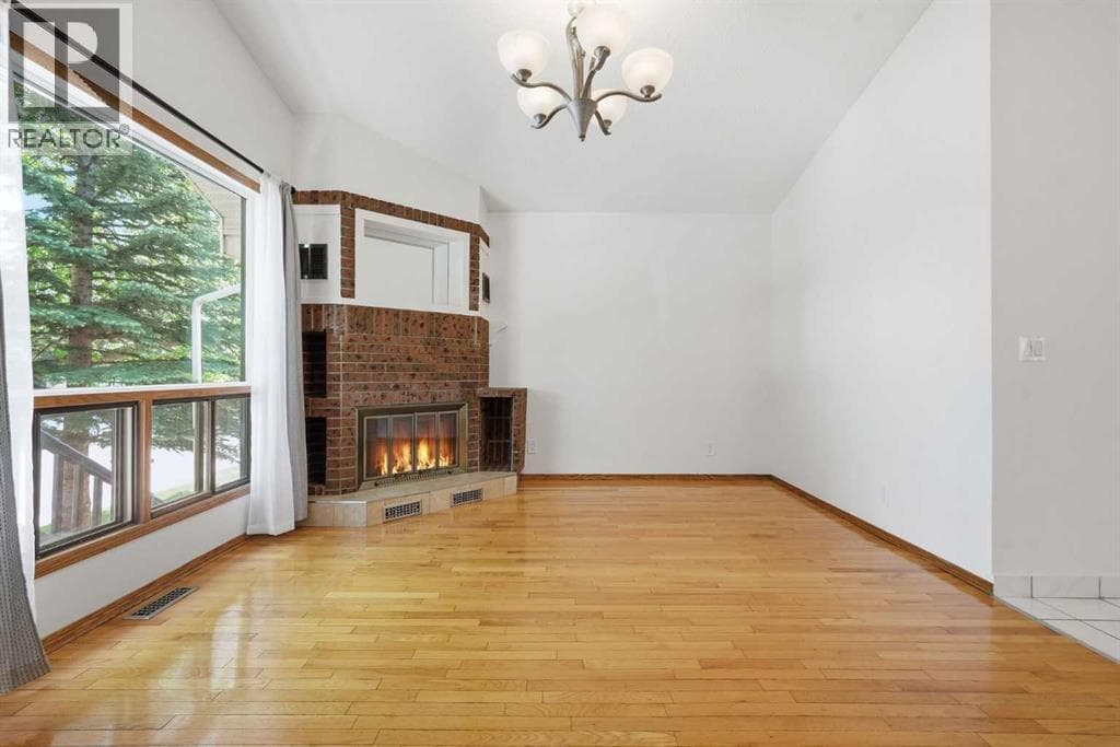 4205 16 Street SW property photo 6