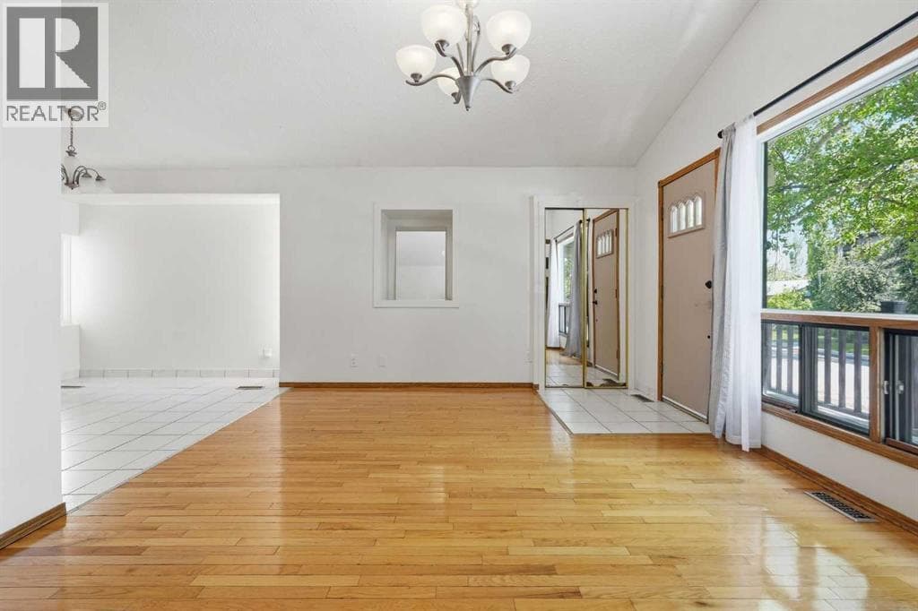 4205 16 Street SW property photo 8
