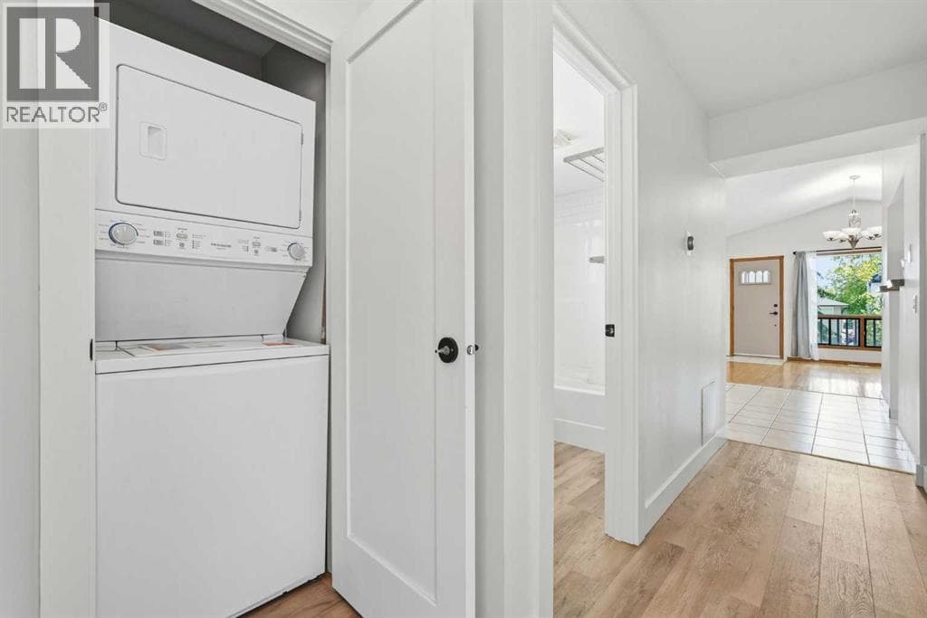 4205 16 Street SW property photo 16
