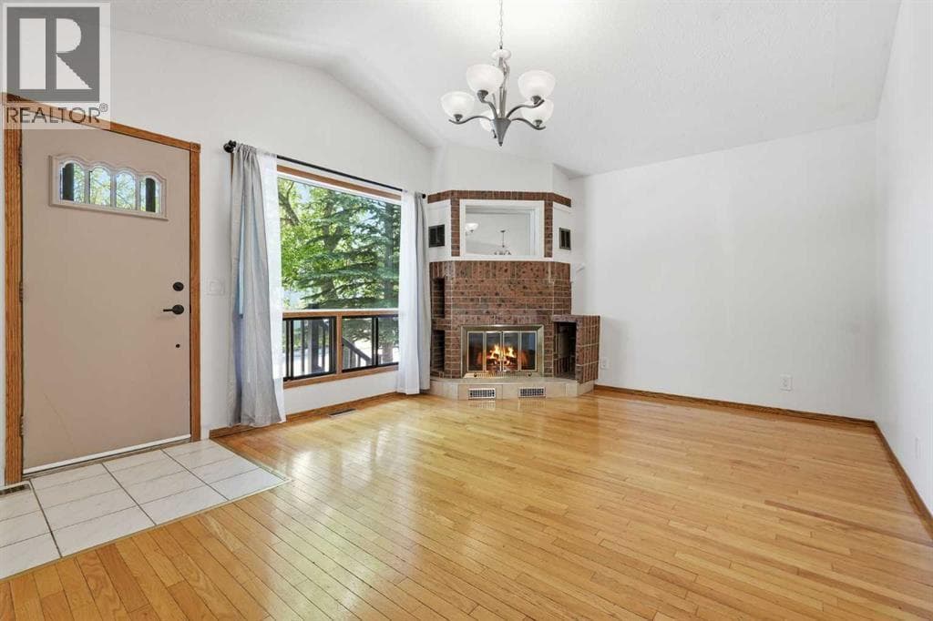4205 16 Street SW property photo 4