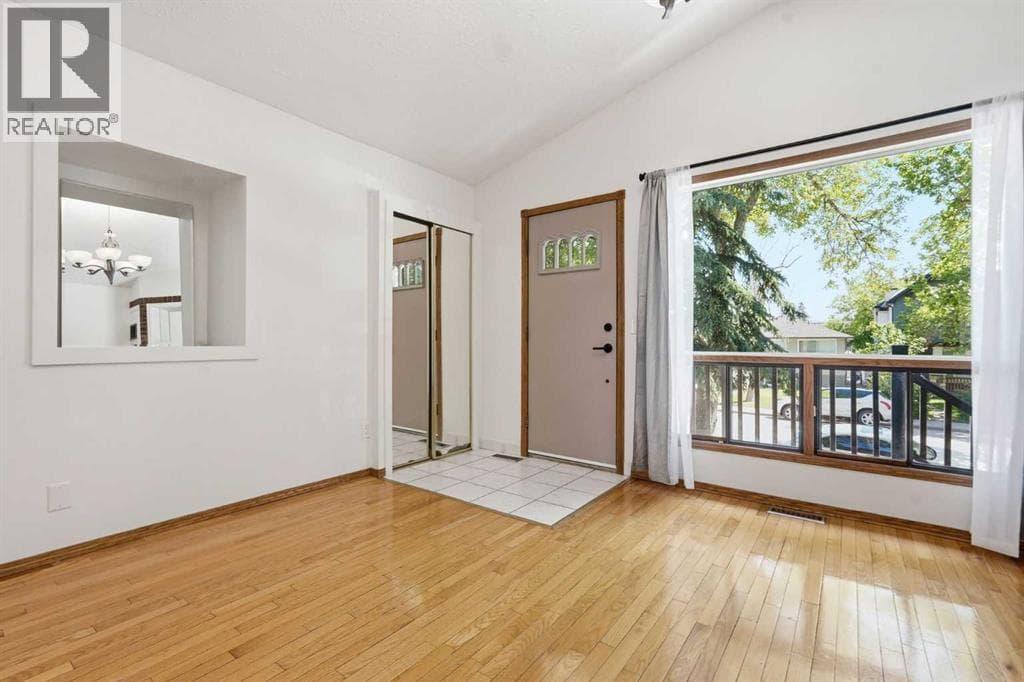 4205 16 Street SW property photo 3