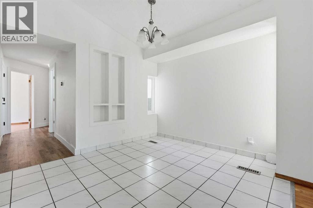 4205 16 Street SW property photo 10