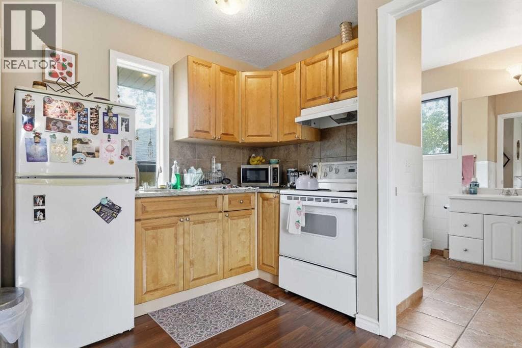 4205 16 Street SW property photo 34
