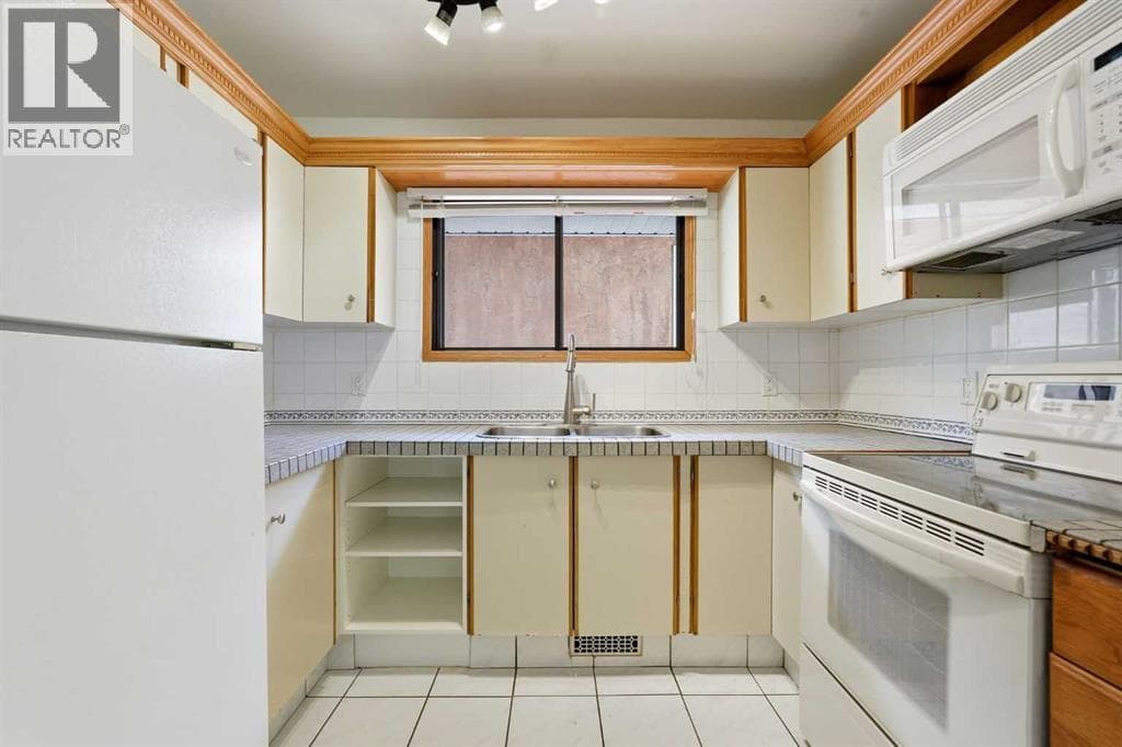 4205 16 Street SW property photo 12