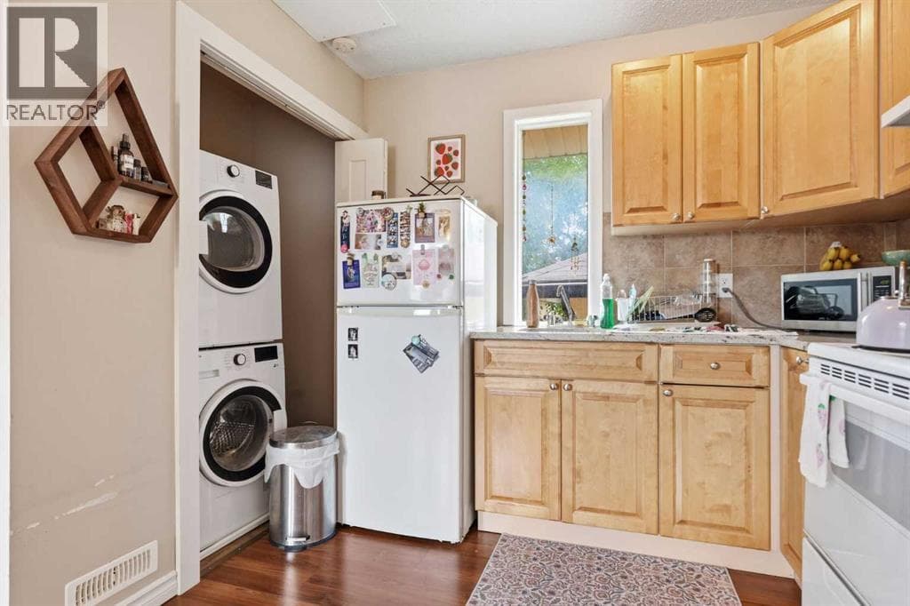 4205 16 Street SW property photo 35