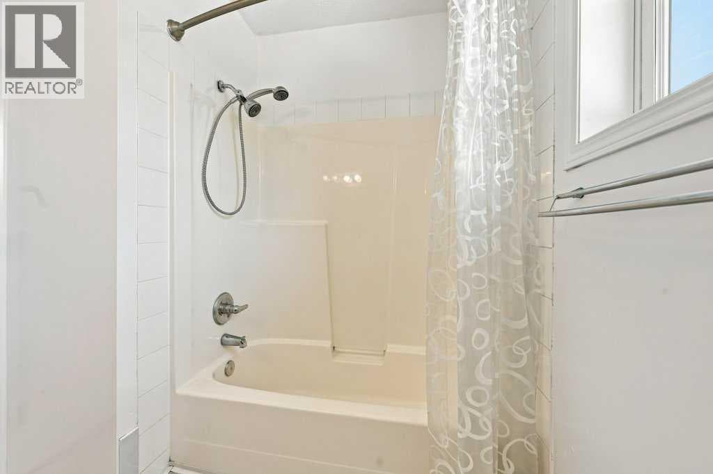 100 Coventry Road NE property photo 23