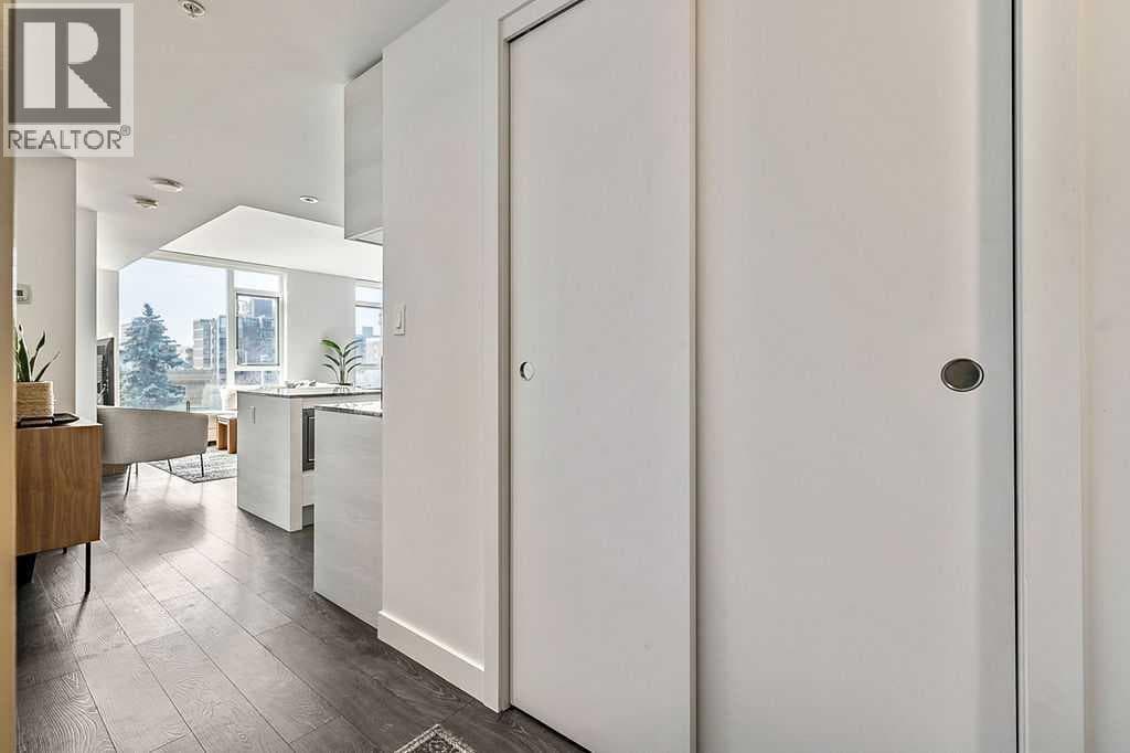 408, 310 12 Avenue SW property photo 3