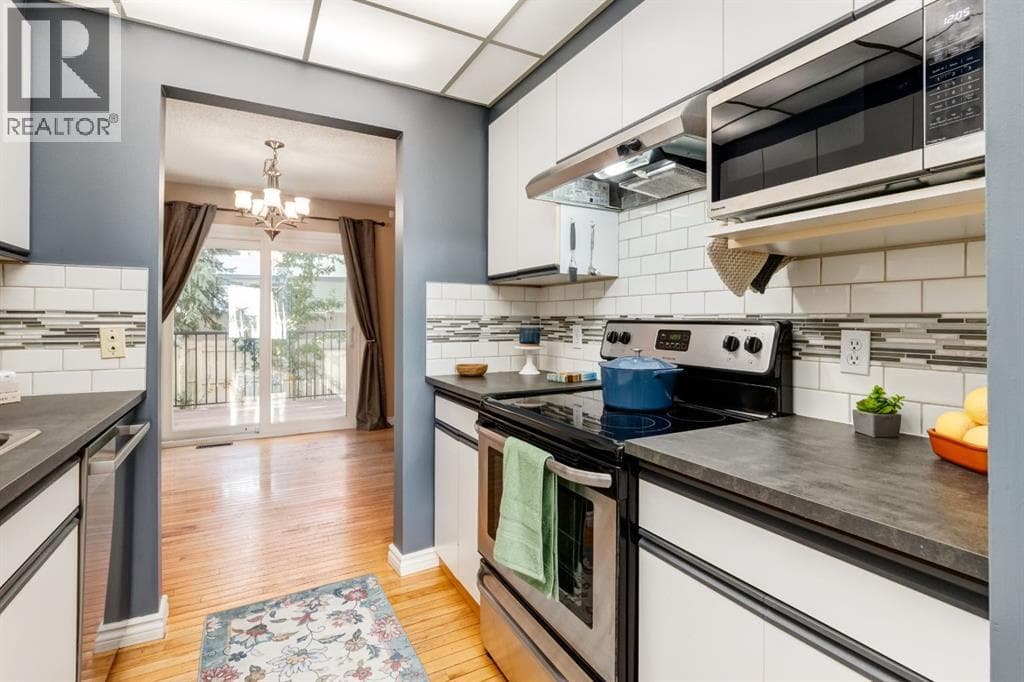 21, 468 Woodbine Boulevard SW property photo 10