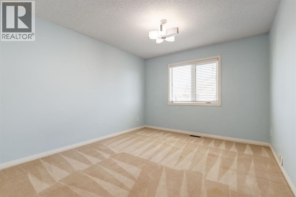 21, 468 Woodbine Boulevard SW property photo 32
