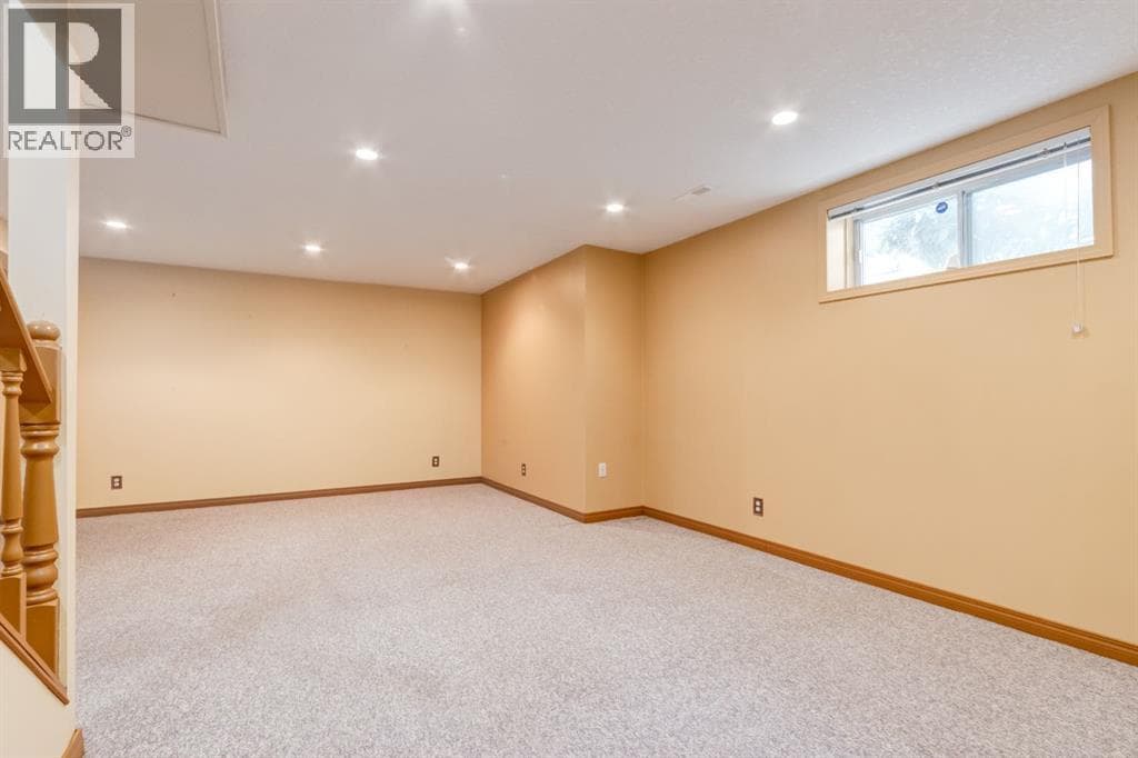 21, 468 Woodbine Boulevard SW property photo 38