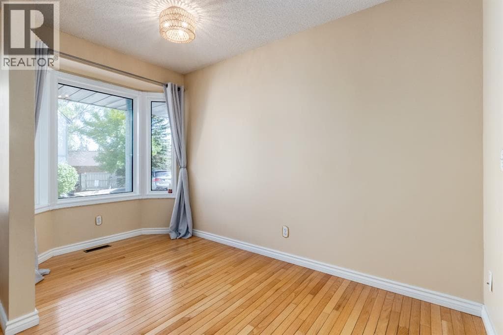 21, 468 Woodbine Boulevard SW property photo 4