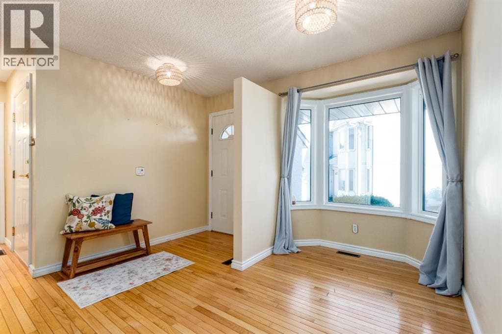 21, 468 Woodbine Boulevard SW property photo 6
