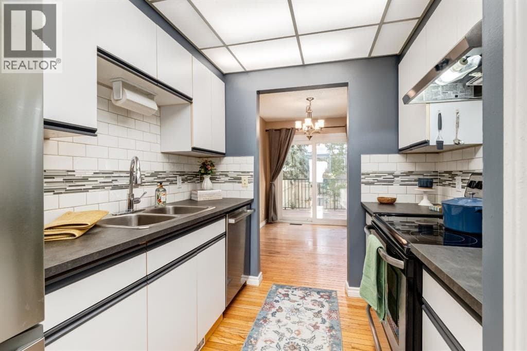 21, 468 Woodbine Boulevard SW property photo 8