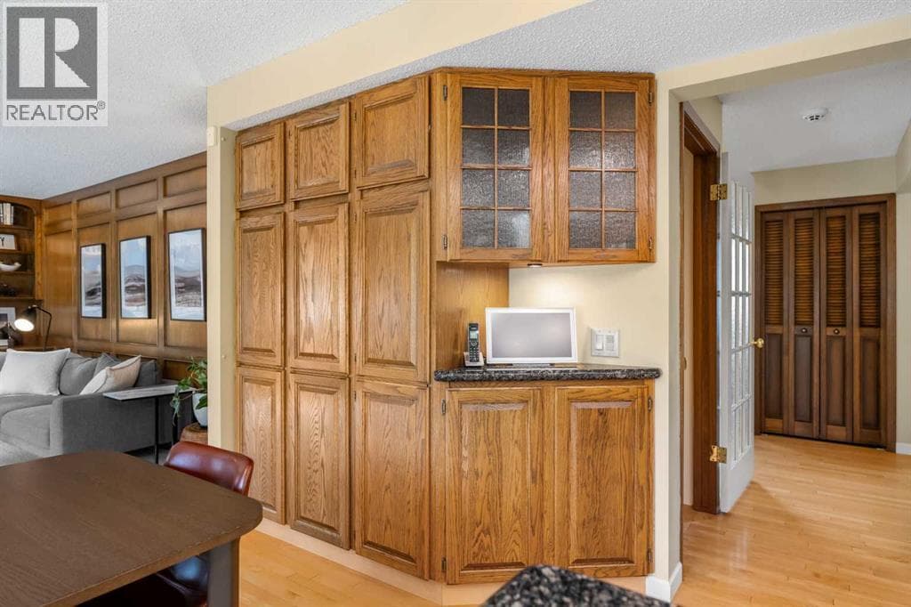 72 Woodacres Crescent SW property photo 13