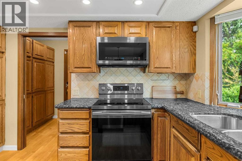 72 Woodacres Crescent SW property photo 14