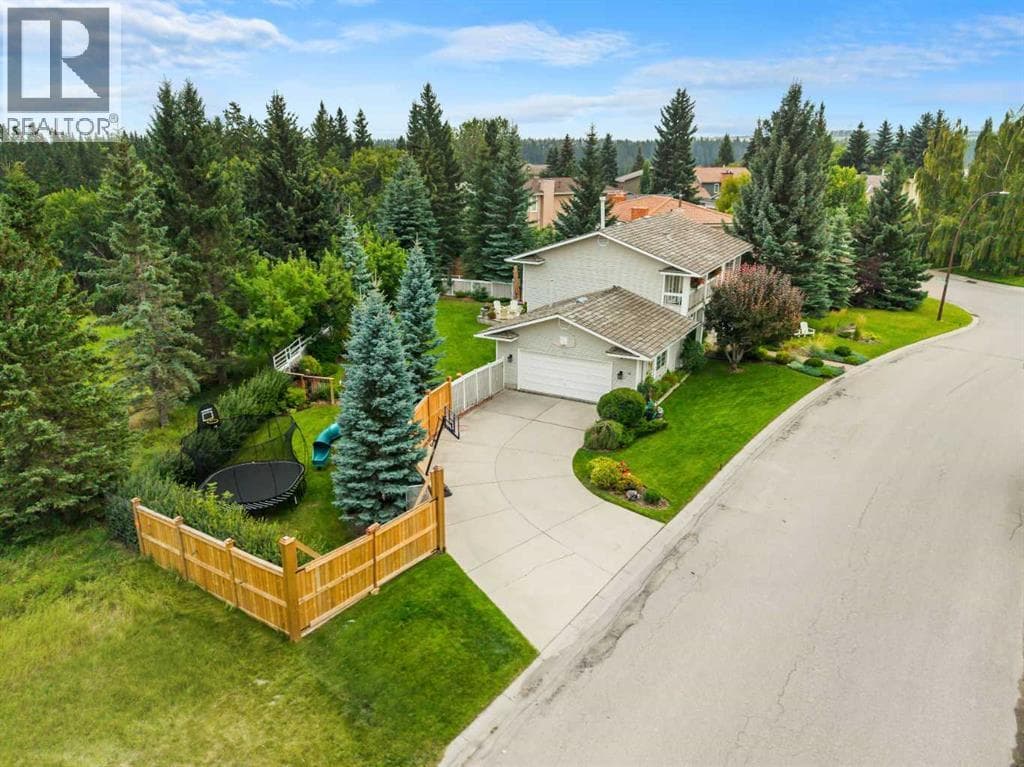 72 Woodacres Crescent SW property photo 2