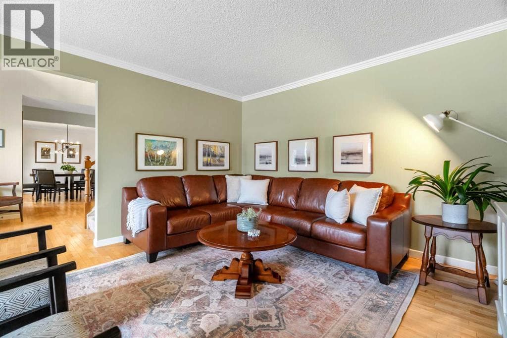72 Woodacres Crescent SW property photo 7