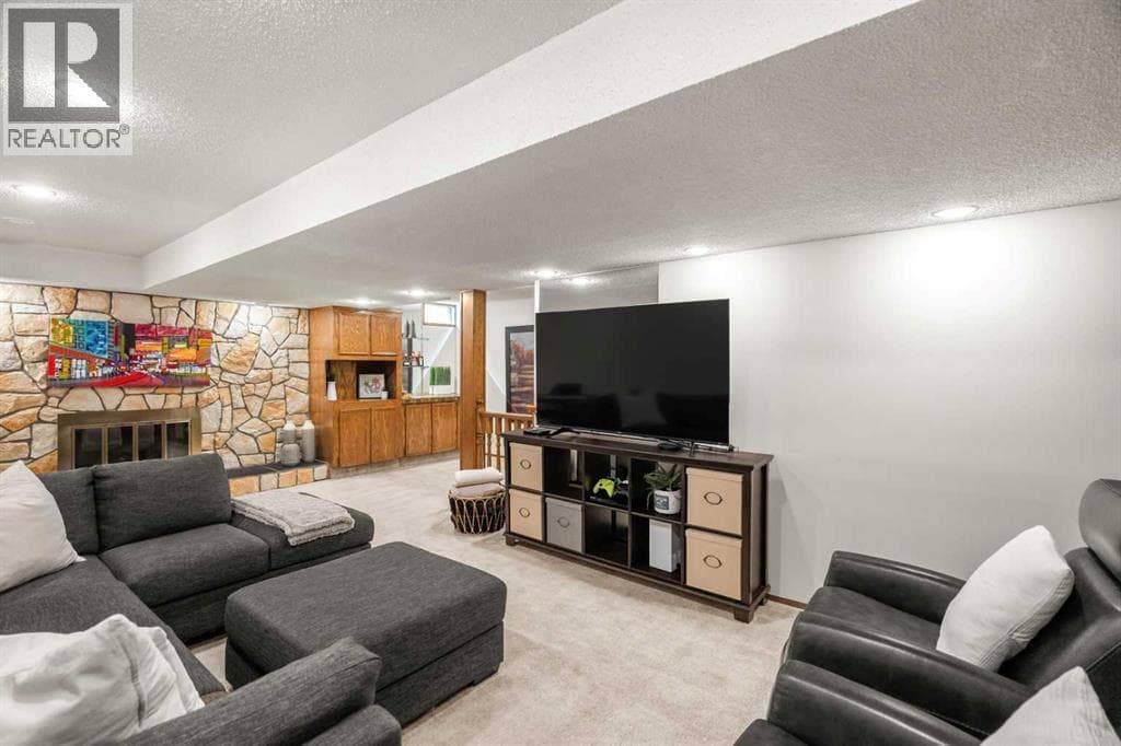 72 Woodacres Crescent SW property photo 35