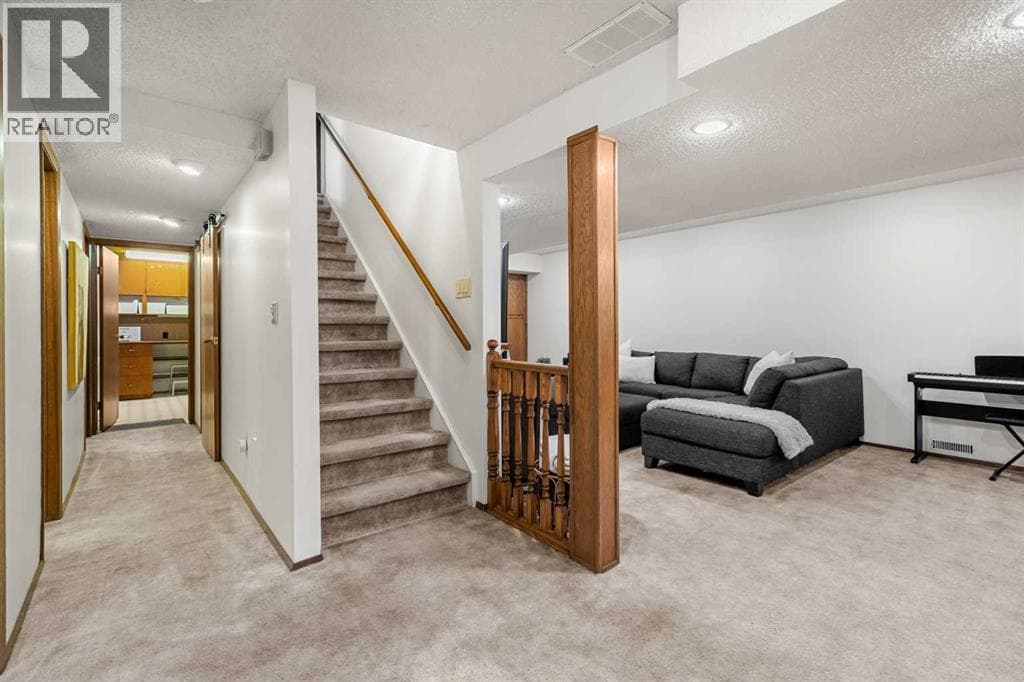 72 Woodacres Crescent SW property photo 33