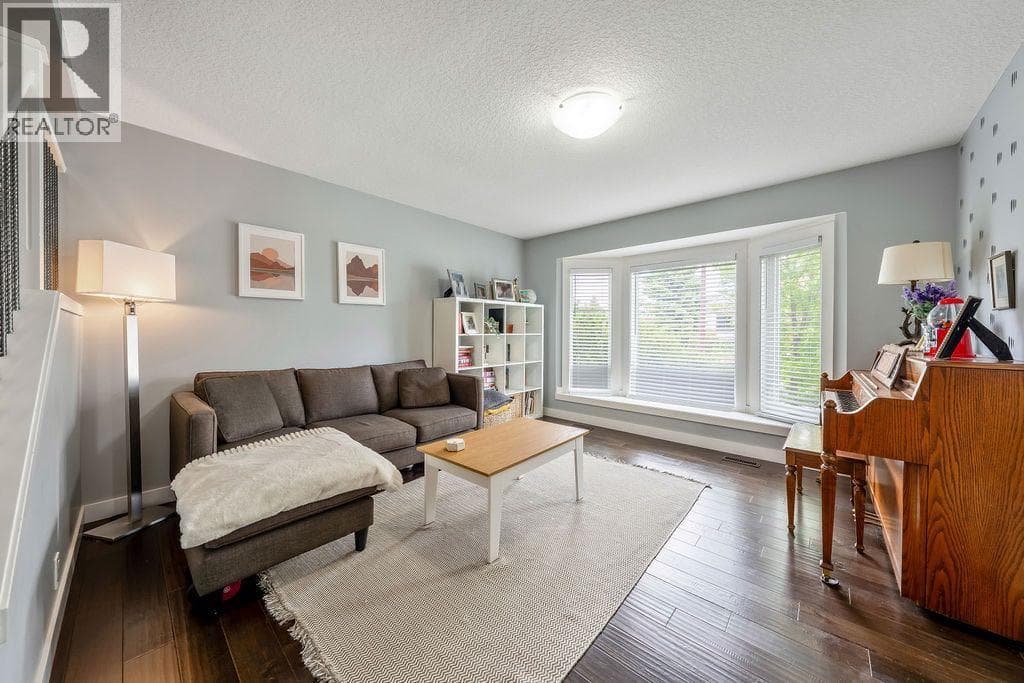 15 Woodmont Green SW property photo 3