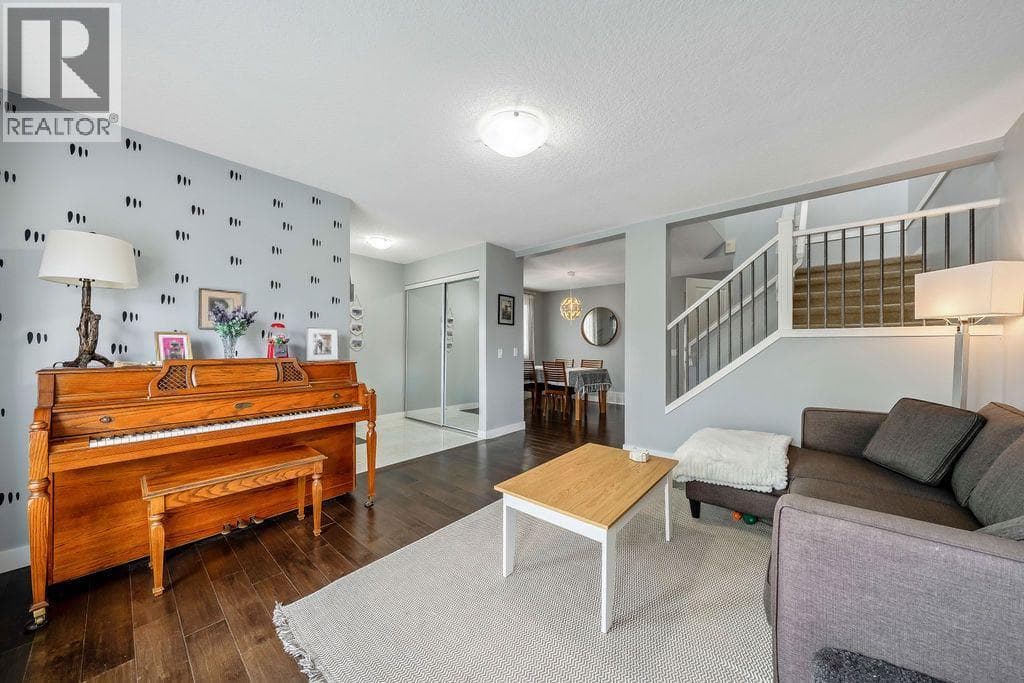 15 Woodmont Green SW property photo 4