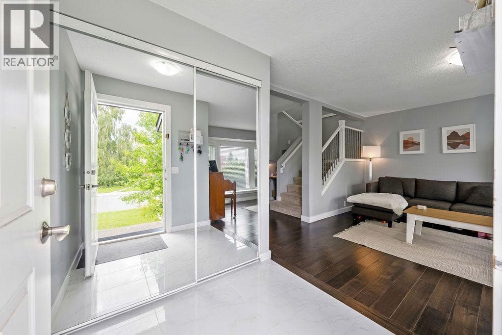 15 Woodmont Green SW property photo 2