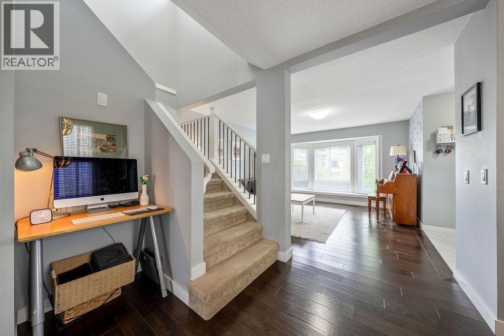 15 Woodmont Green SW property photo 8