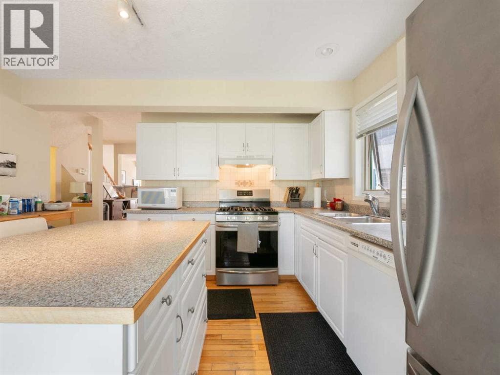 81 Prominence View SW property photo 5