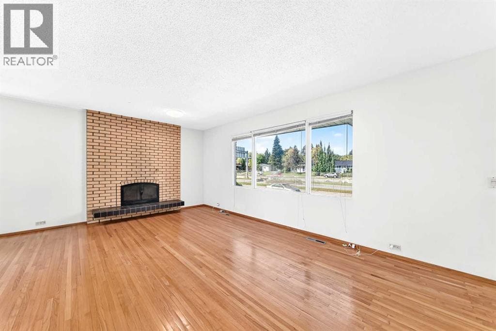 4620 Voyageur Drive NW property photo 5