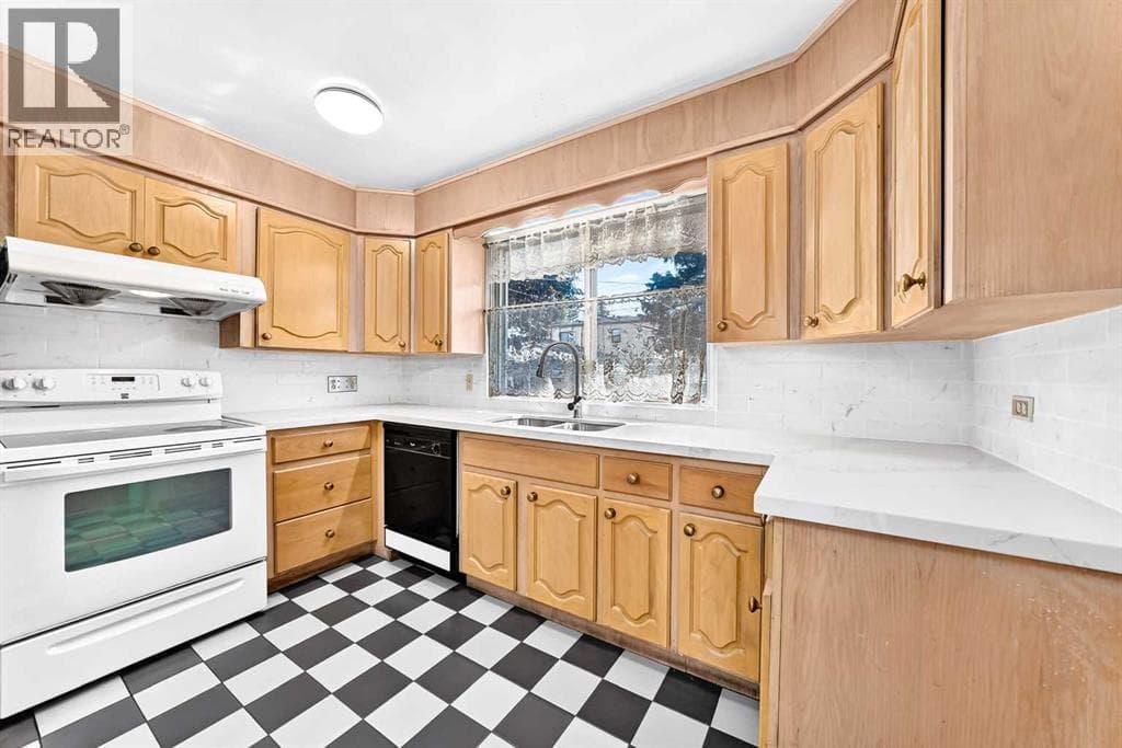 4620 Voyageur Drive NW property photo 10