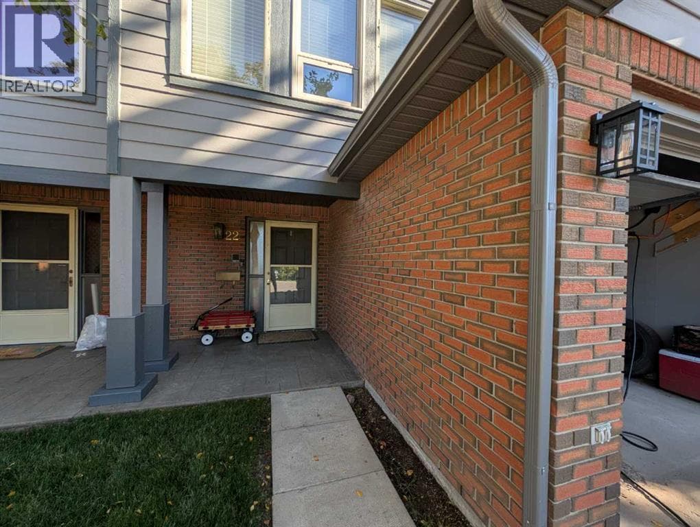 22, 64 Woodacres Crescent SW property photo 10