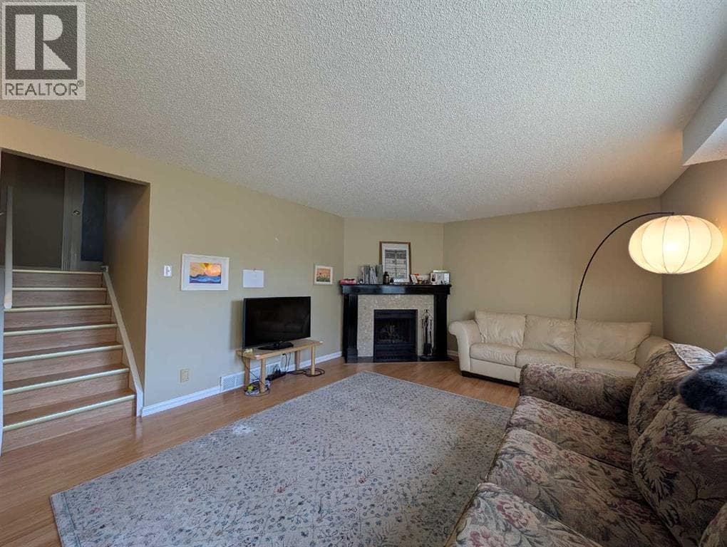 22, 64 Woodacres Crescent SW property photo 13