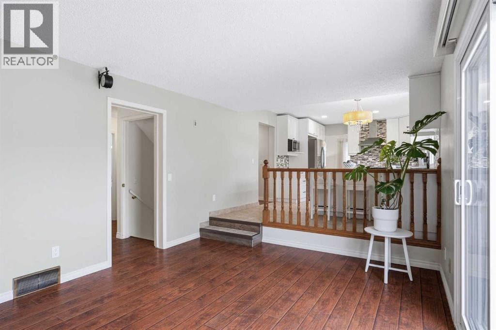 11 Edgemont Rise NW property photo 14
