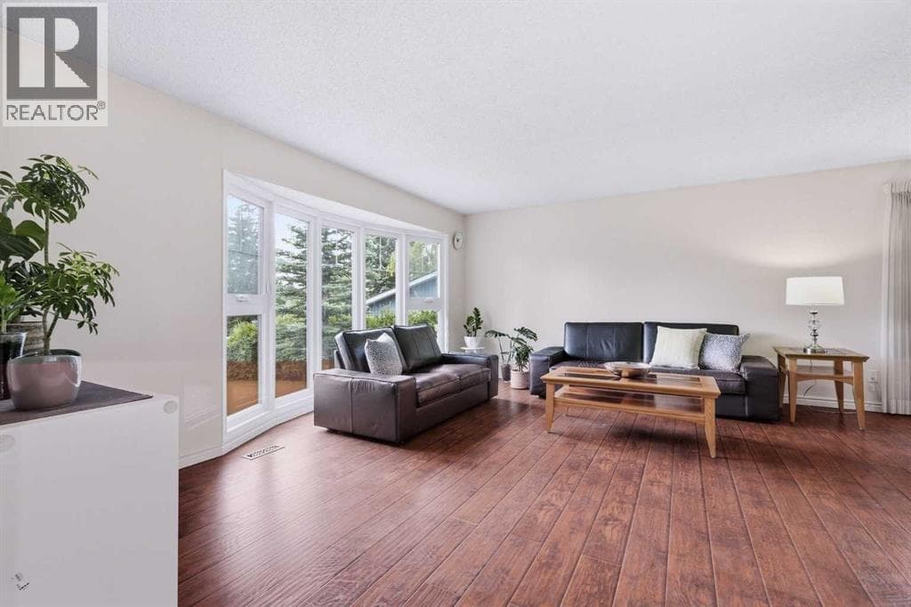 11 Edgemont Rise NW property photo 6