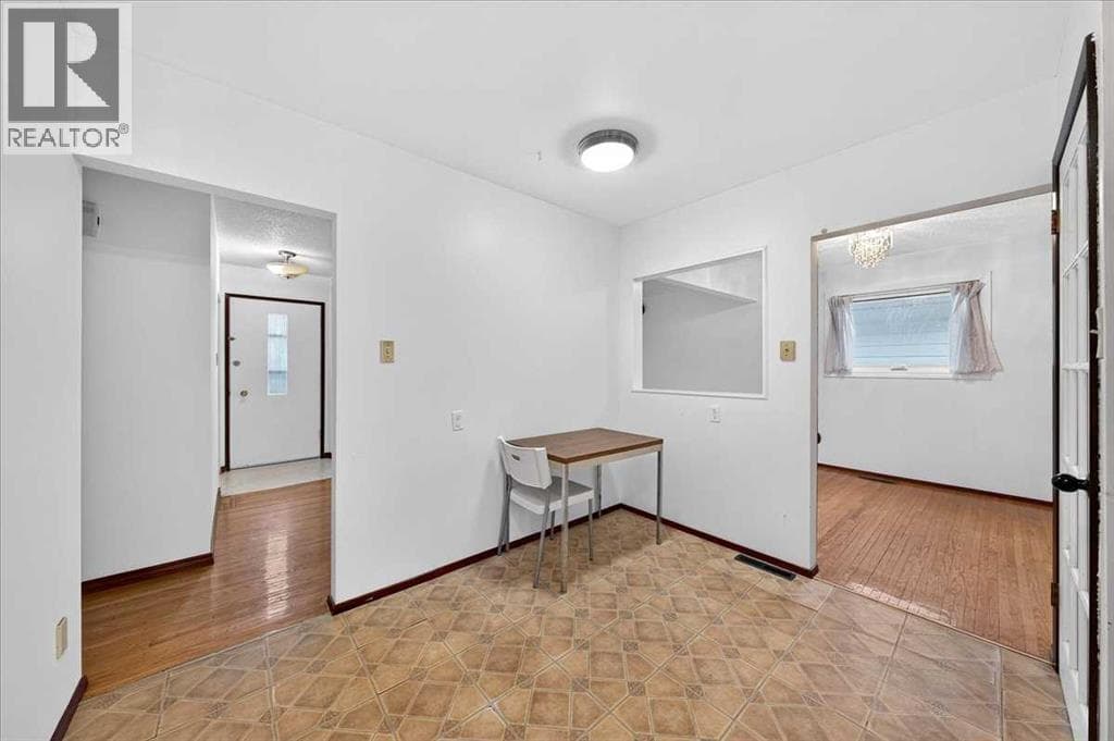 4831 48 Street NW property photo 10
