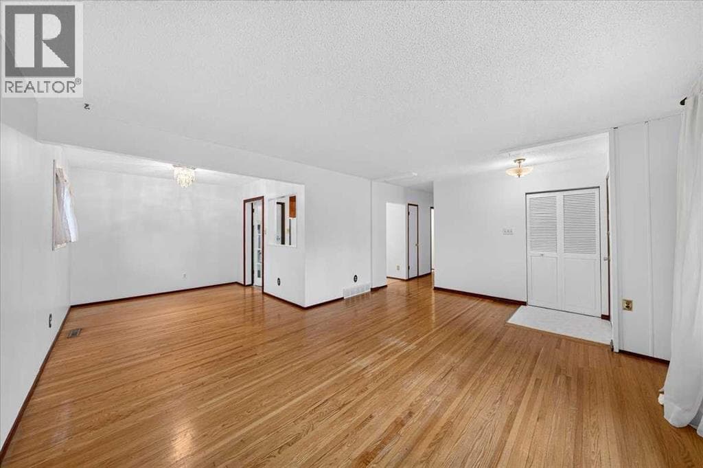 4831 48 Street NW property photo 3