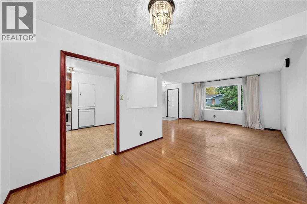 4831 48 Street NW property photo 5