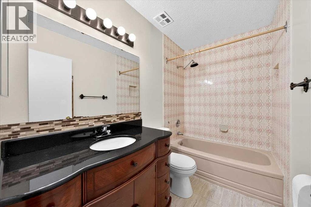 4831 48 Street NW property photo 12