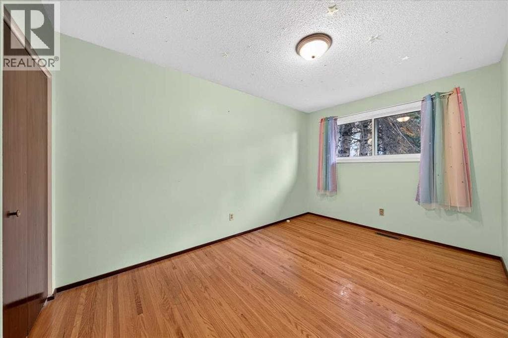 4831 48 Street NW property photo 18