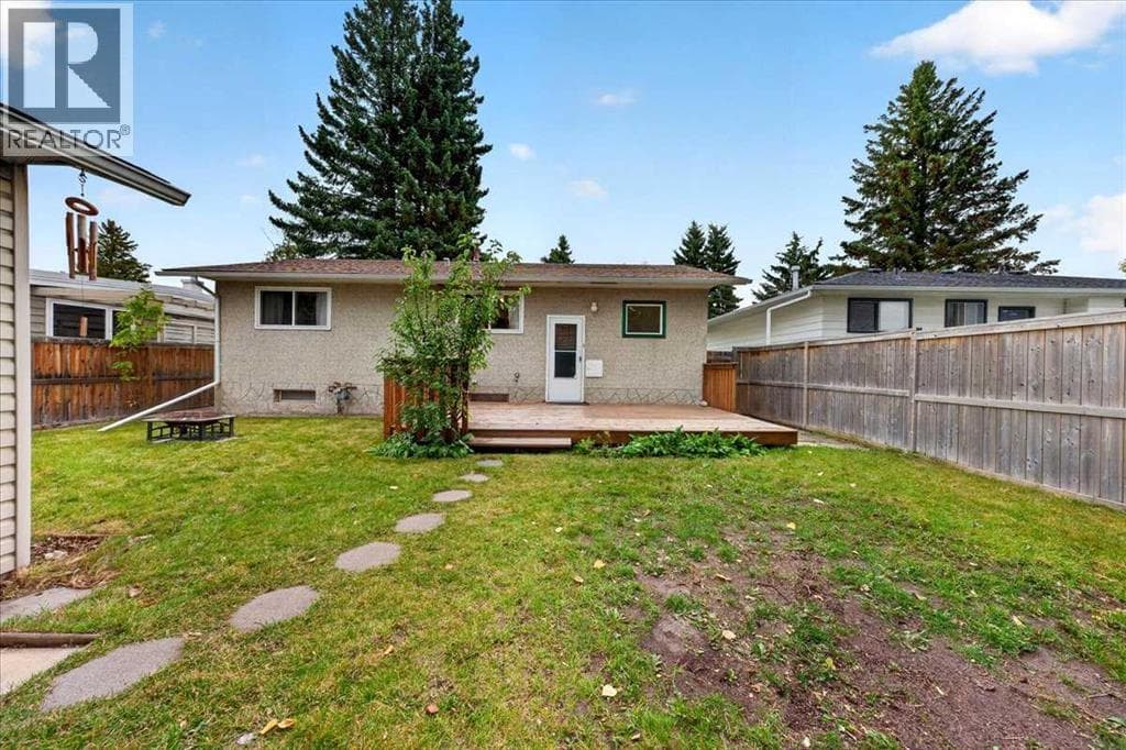 4831 48 Street NW property photo 33