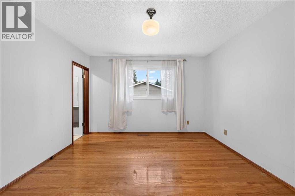 4831 48 Street NW property photo 13