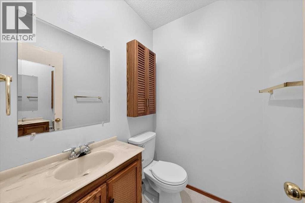 4831 48 Street NW property photo 15