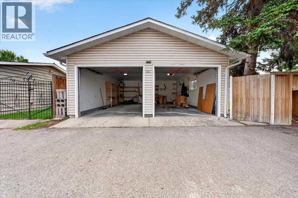 4831 48 Street NW property photo 37