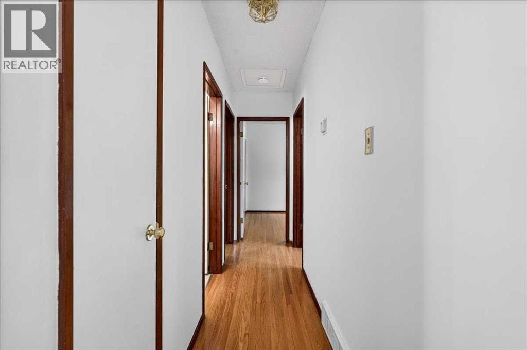 4831 48 Street NW property photo 11