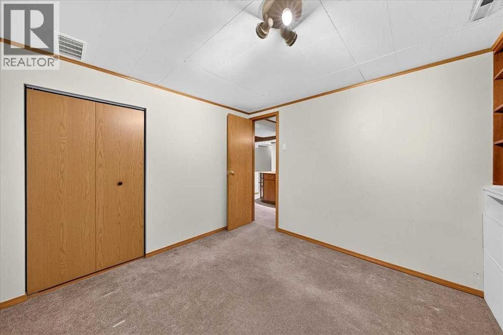 4831 48 Street NW property photo 28