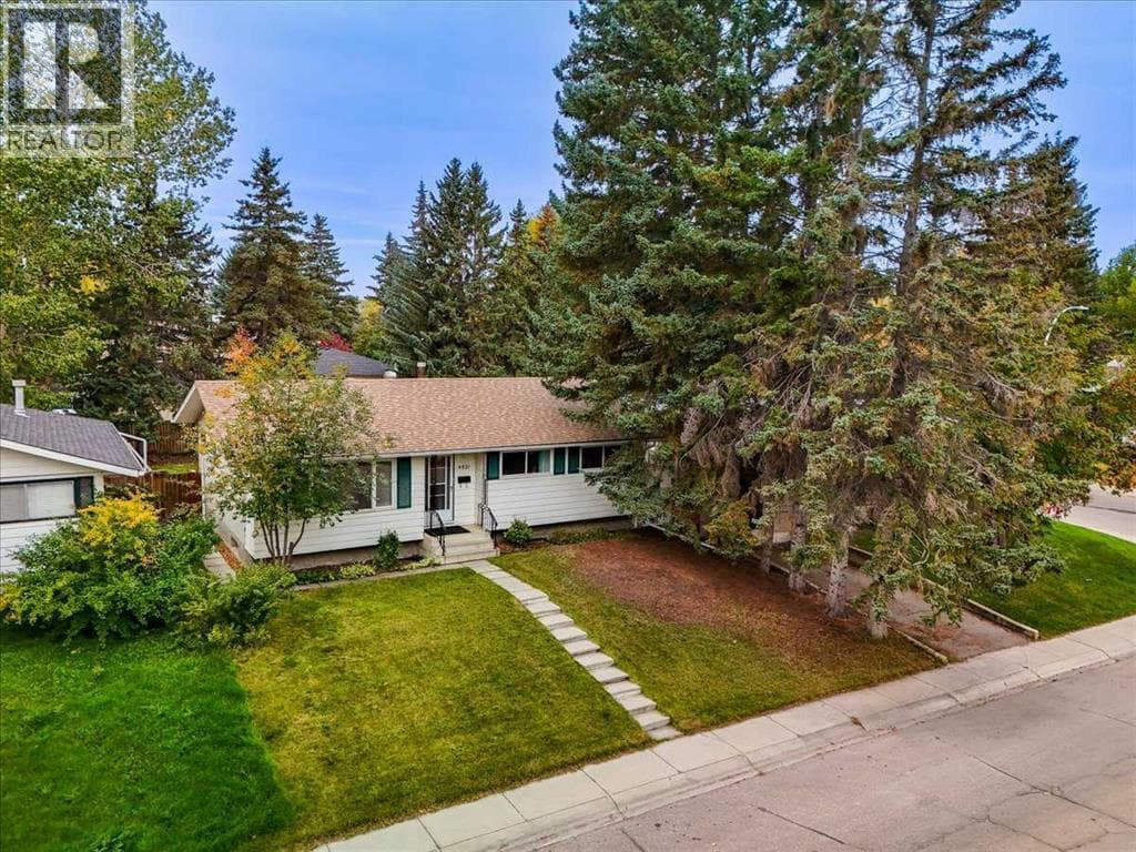 4831 48 Street NW property photo 40