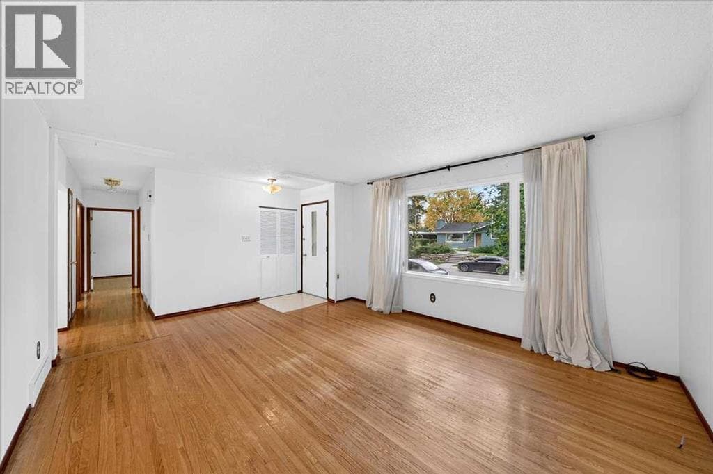 4831 48 Street NW property photo 2