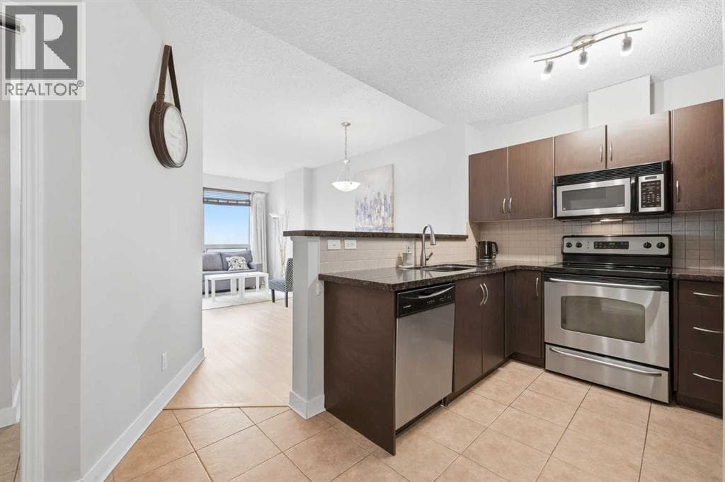 1907, 1053 10 Street SW property photo 10