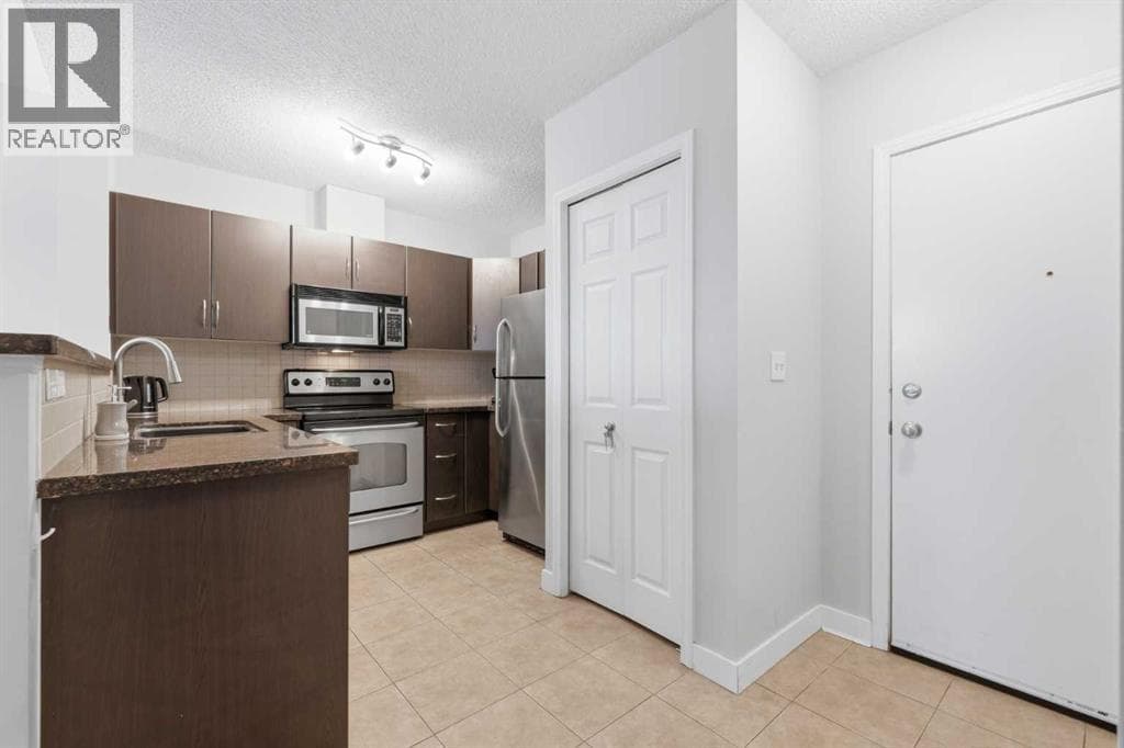 1907, 1053 10 Street SW property photo 9