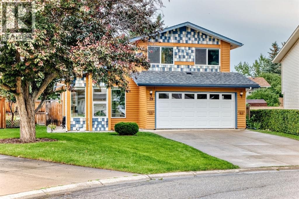 39 Woodfield Crescent SW property photo 2